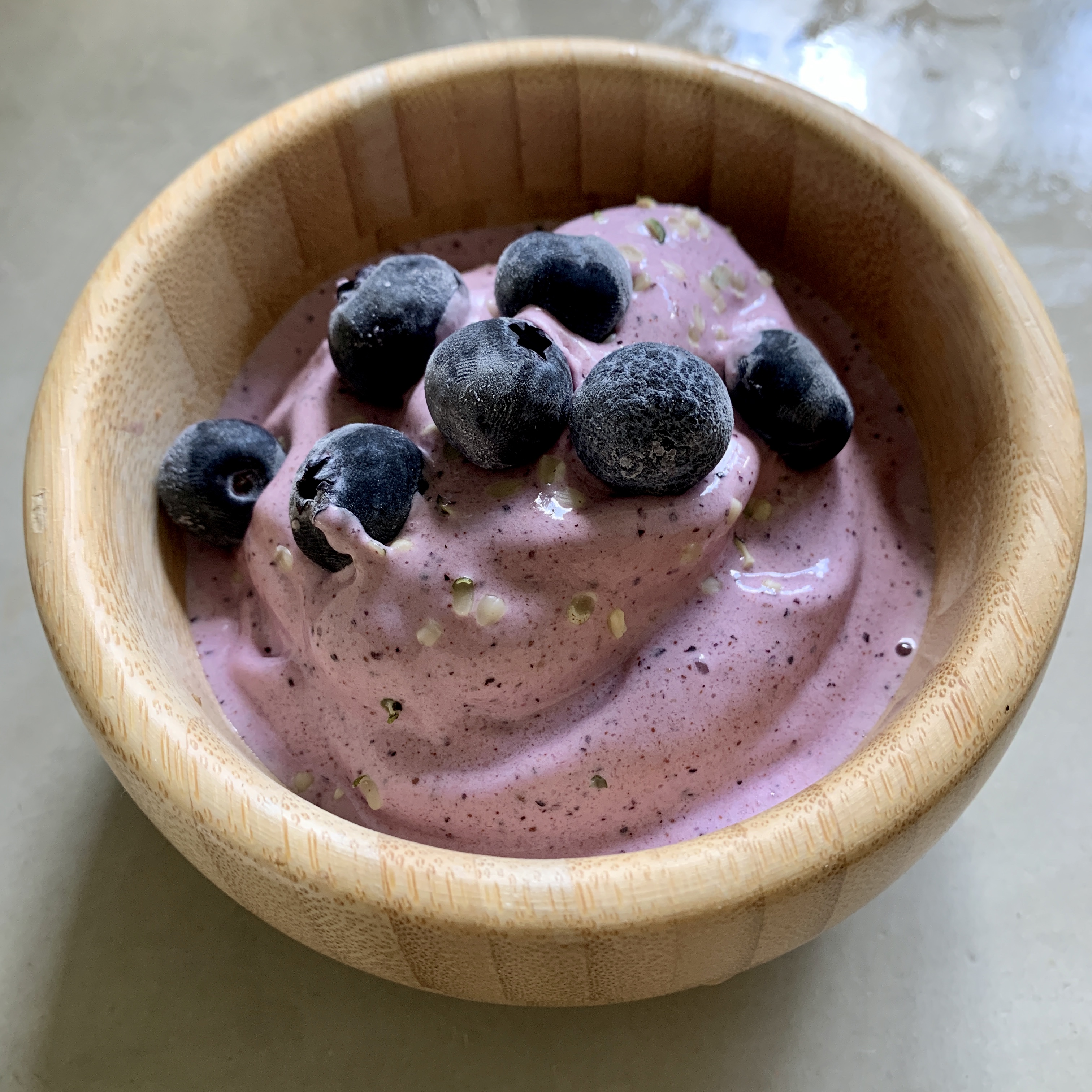 Blueberry and Banana Smoothie bowl 